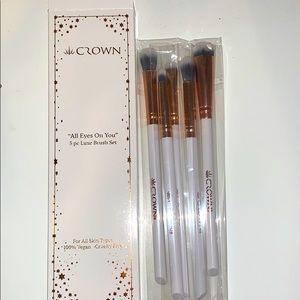 Brand new eye brushes